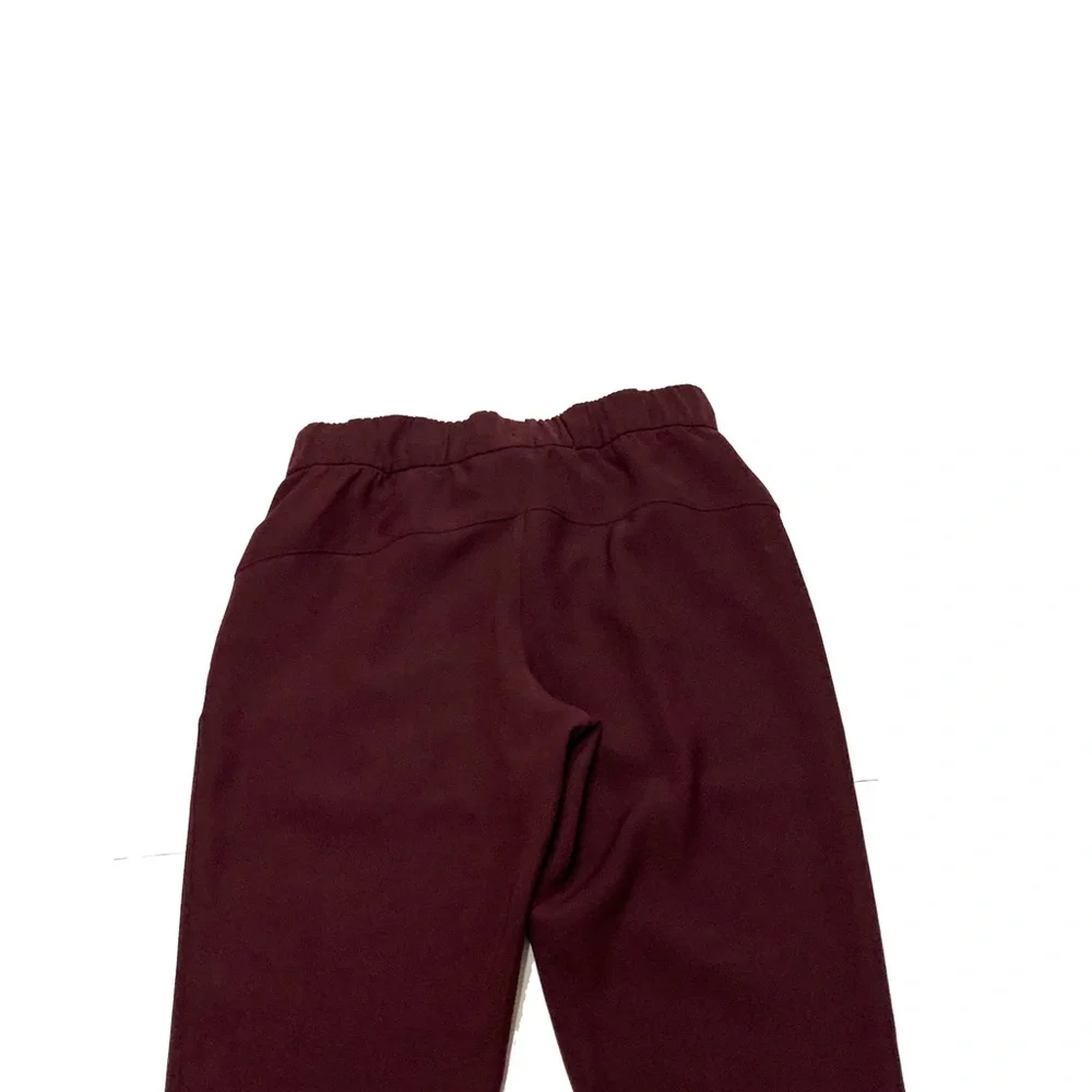 4 / Lululemon On The Fly Jogger